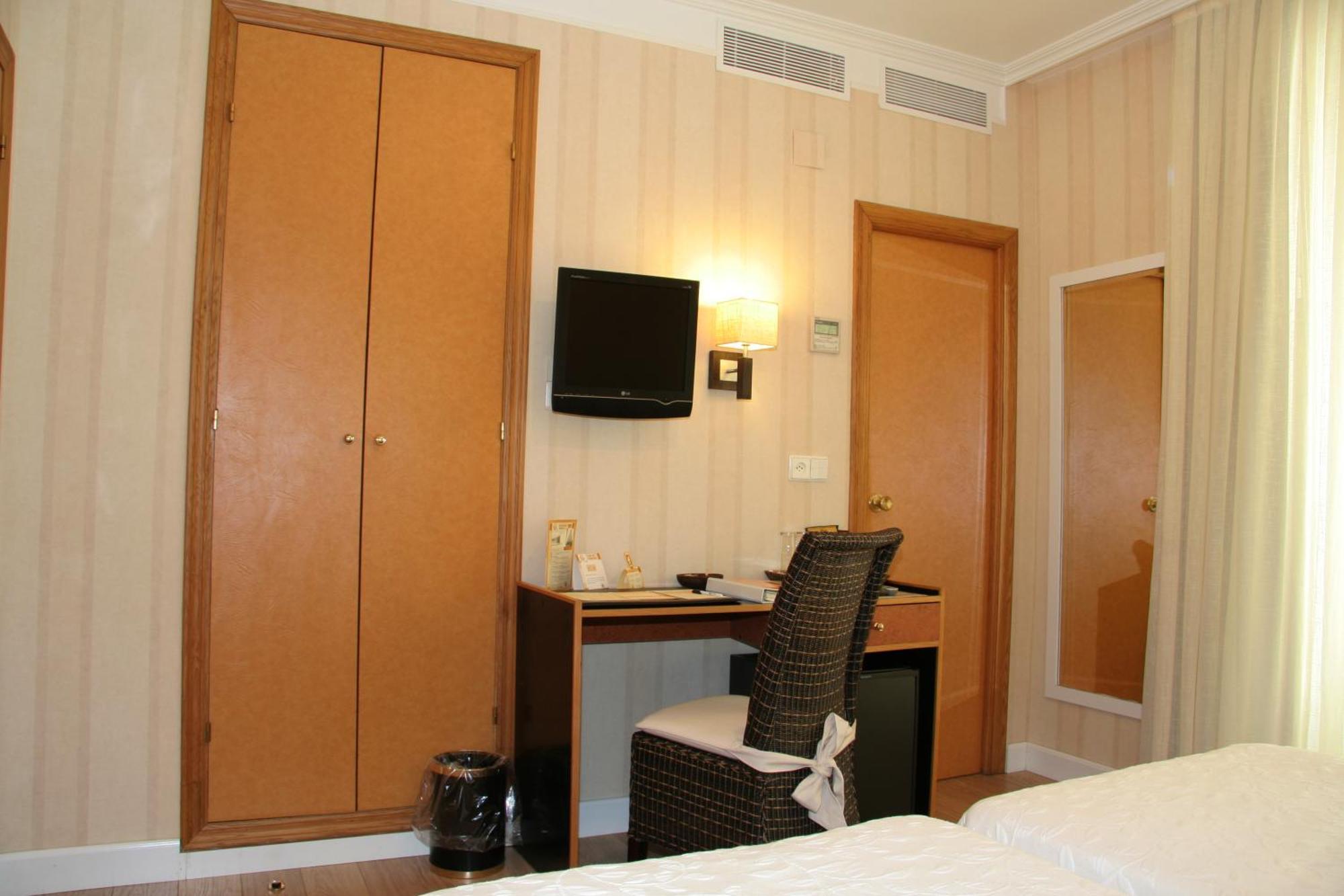 Hostal Paris Вальядолид Экстерьер фото